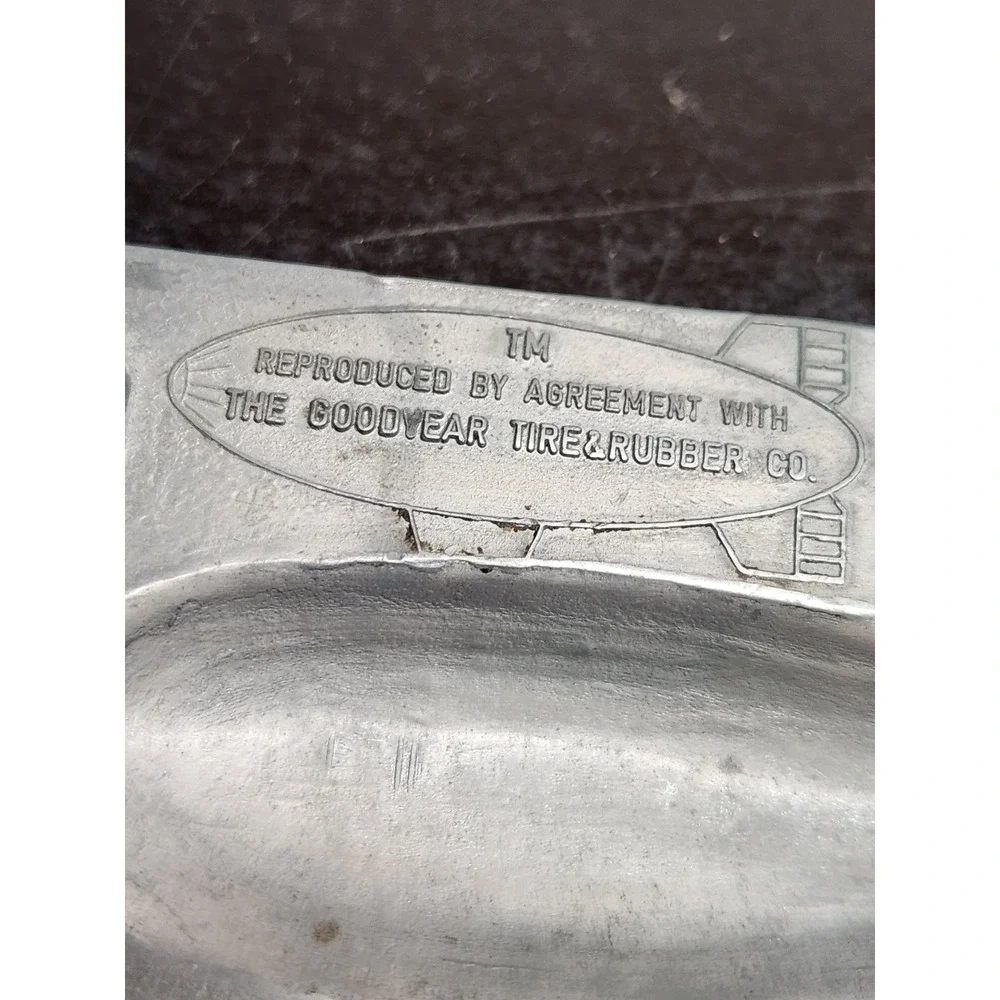 Goodyear Belt Buckle Blimp Zeppelin Silver Tone 1974‎ Vintage